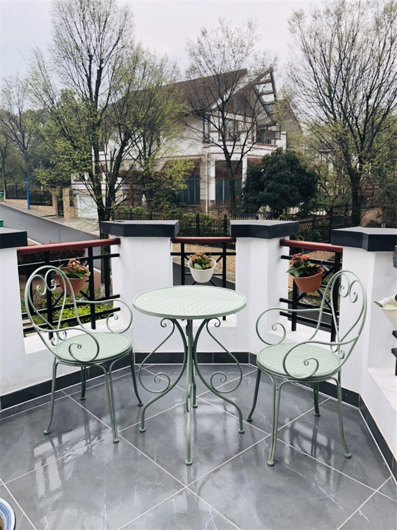 爱心图案户外桌椅