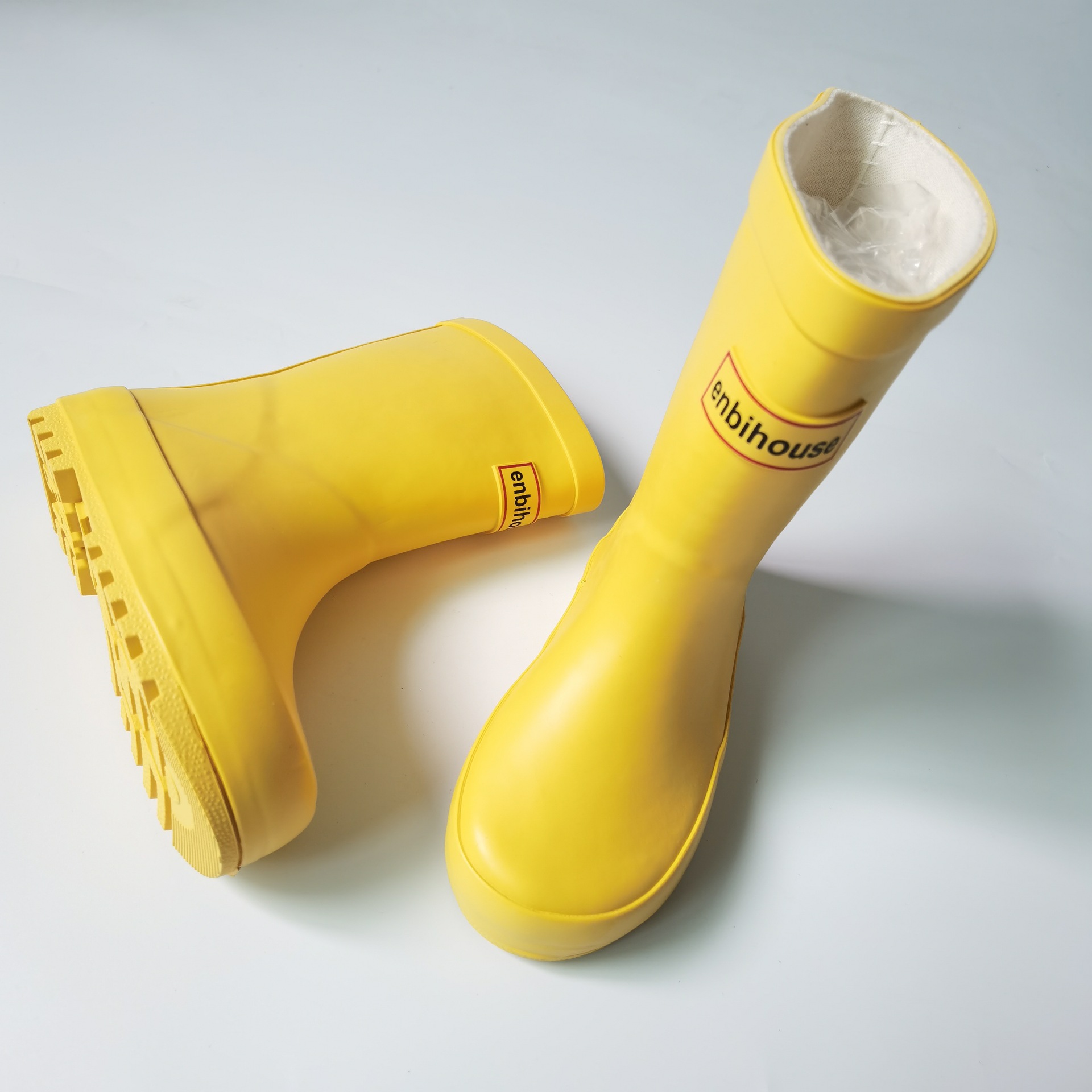 纯色黄色雨鞋