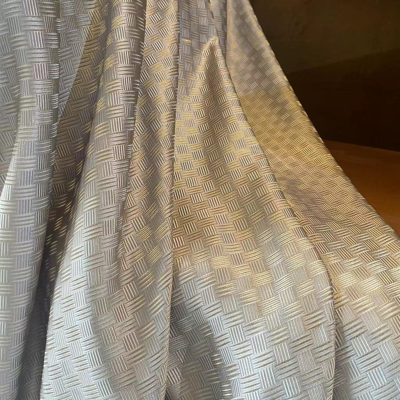 简约高档服装面料