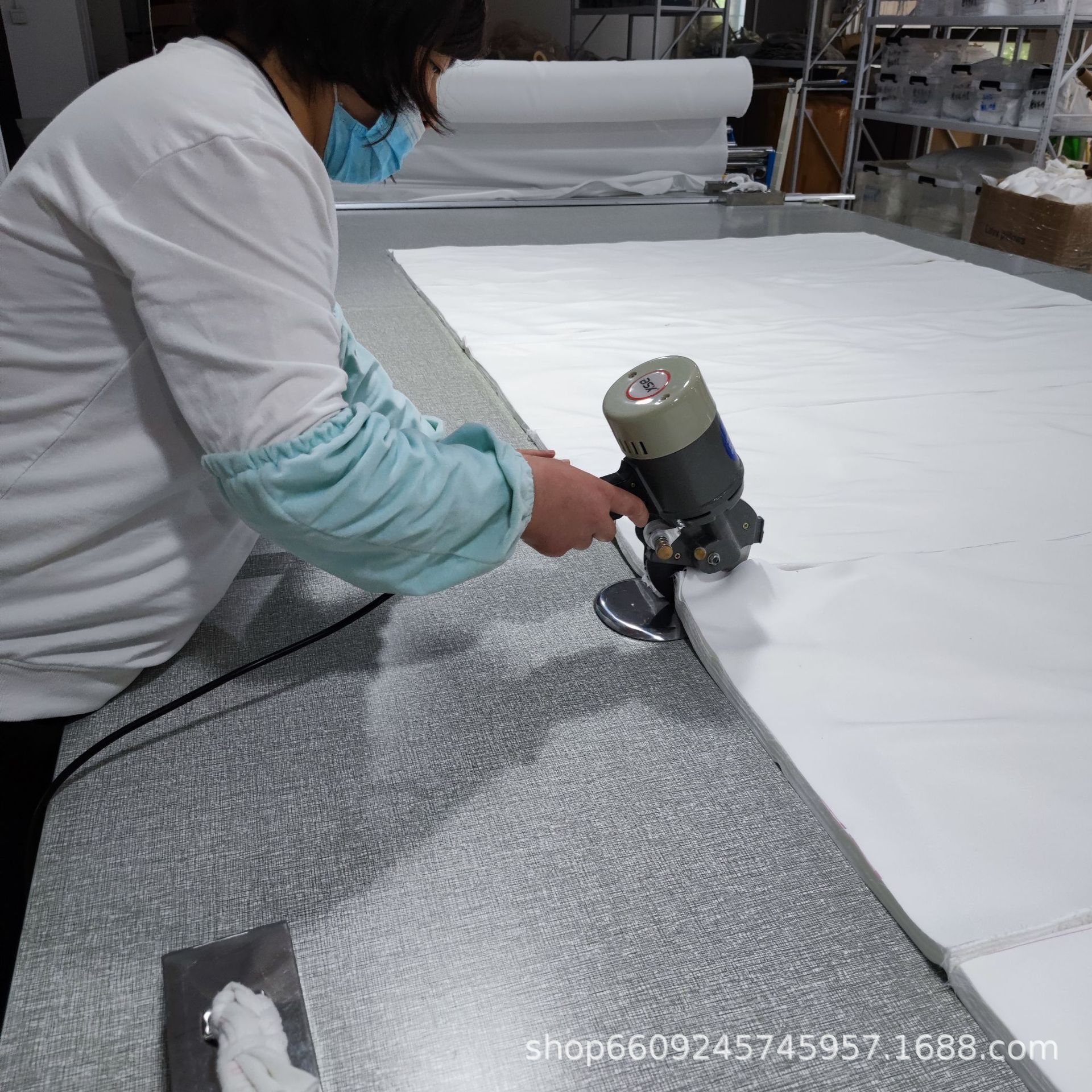 磨毛布裁剪锁边