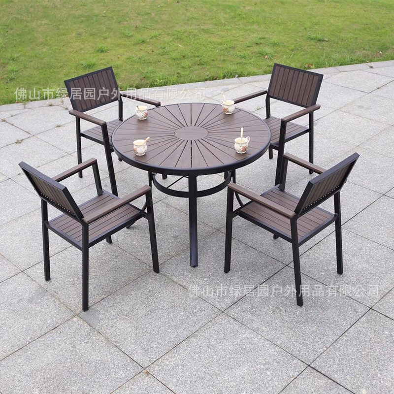 黑框咖啡色塑木桌椅