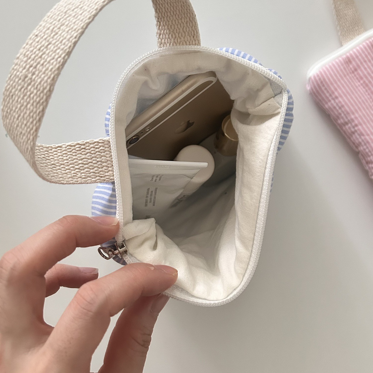 97B3869E-0B71-457F-8E6E-04D775