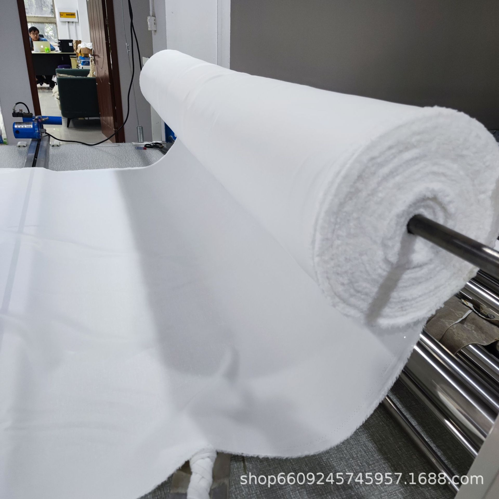 磨毛布裁剪锁边