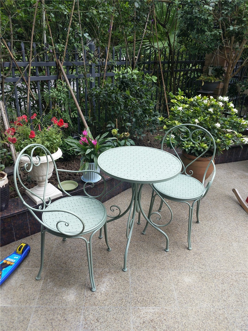 爱心图案户外桌椅