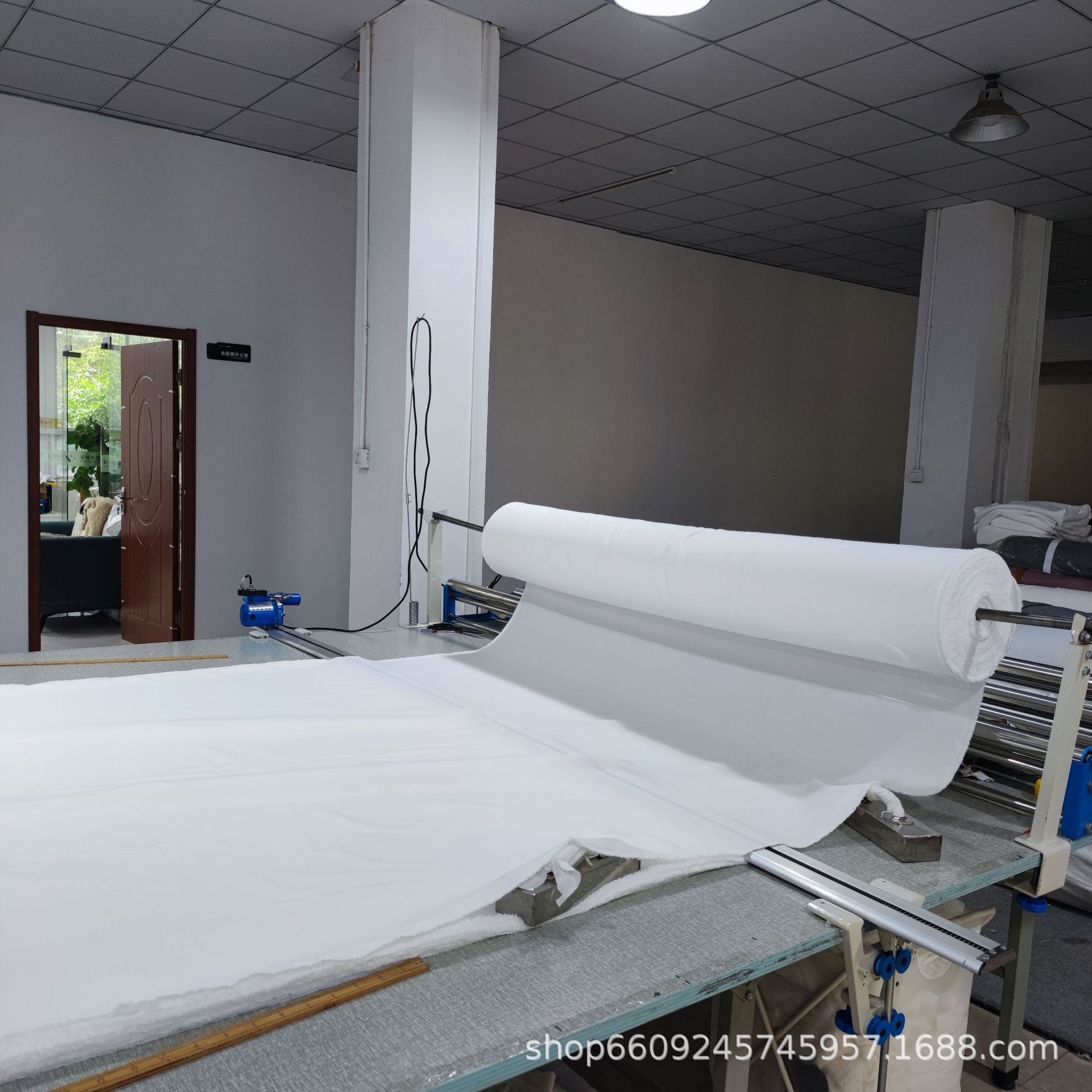 磨毛布裁剪锁边