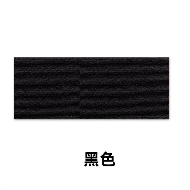 黑色