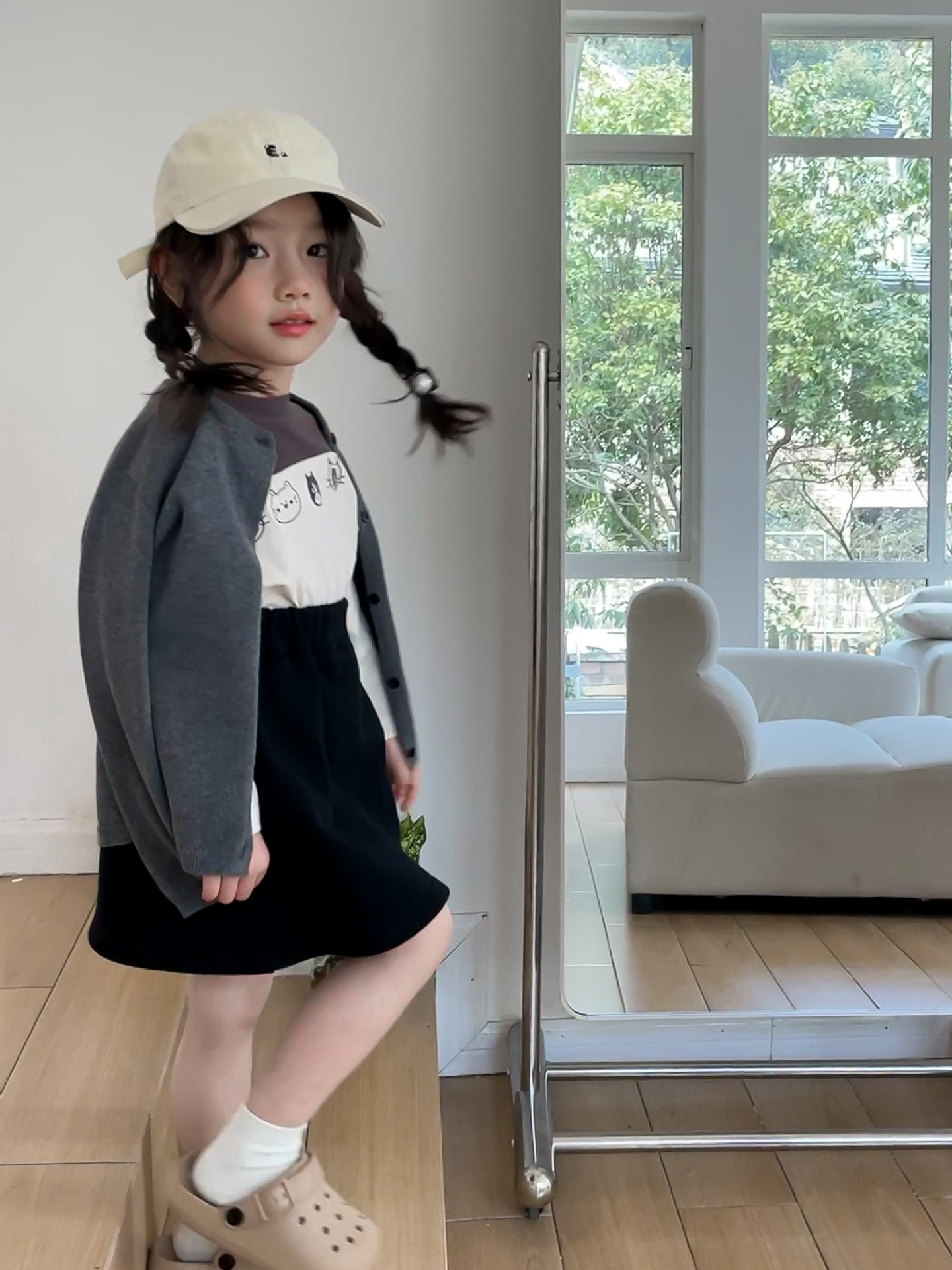 10FA8BB0-601E-4B2E-9C4C-66F8DD