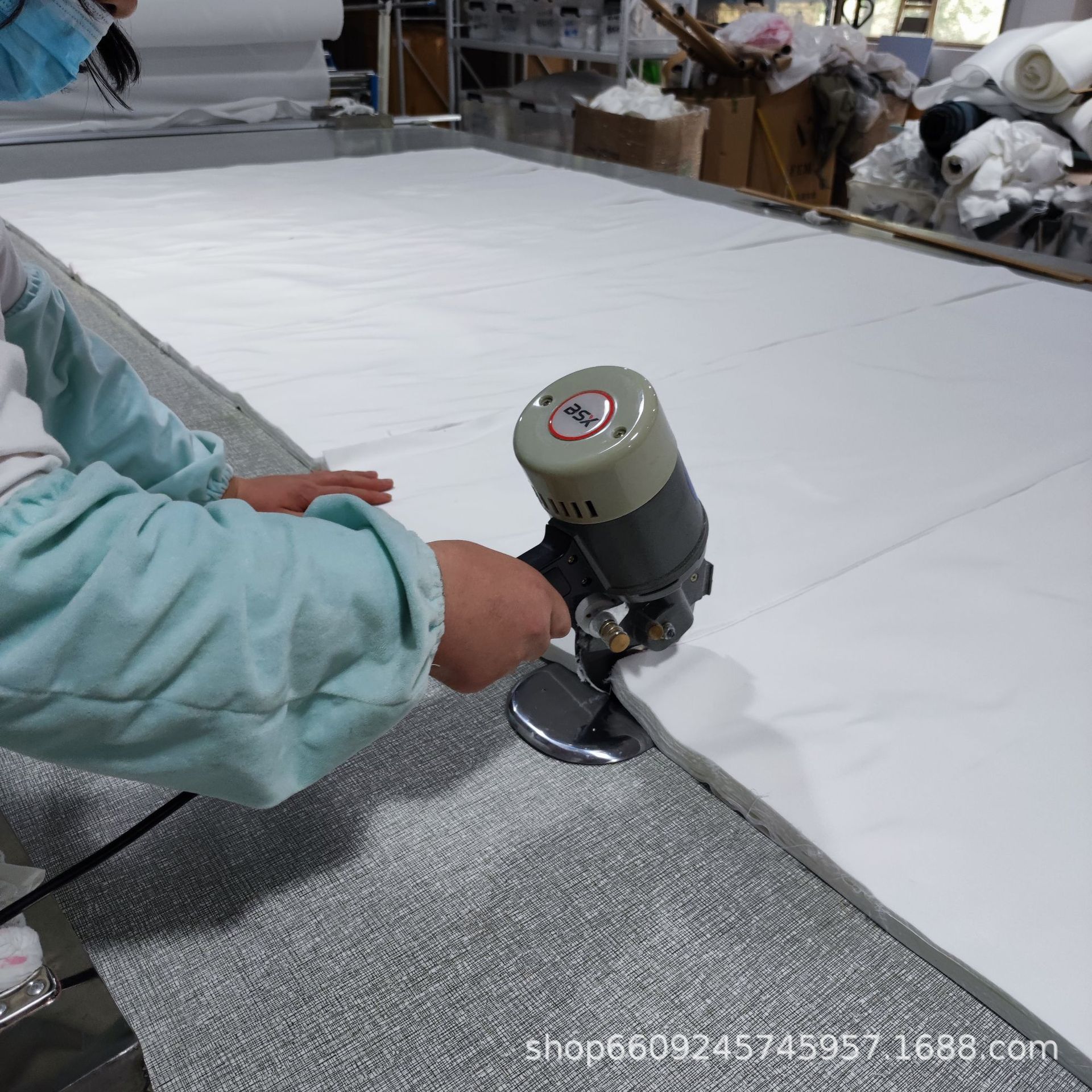 磨毛布裁剪锁边