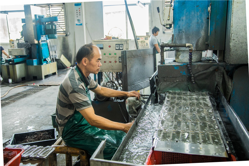 H72517075b32b4b3e8f82818e491ee