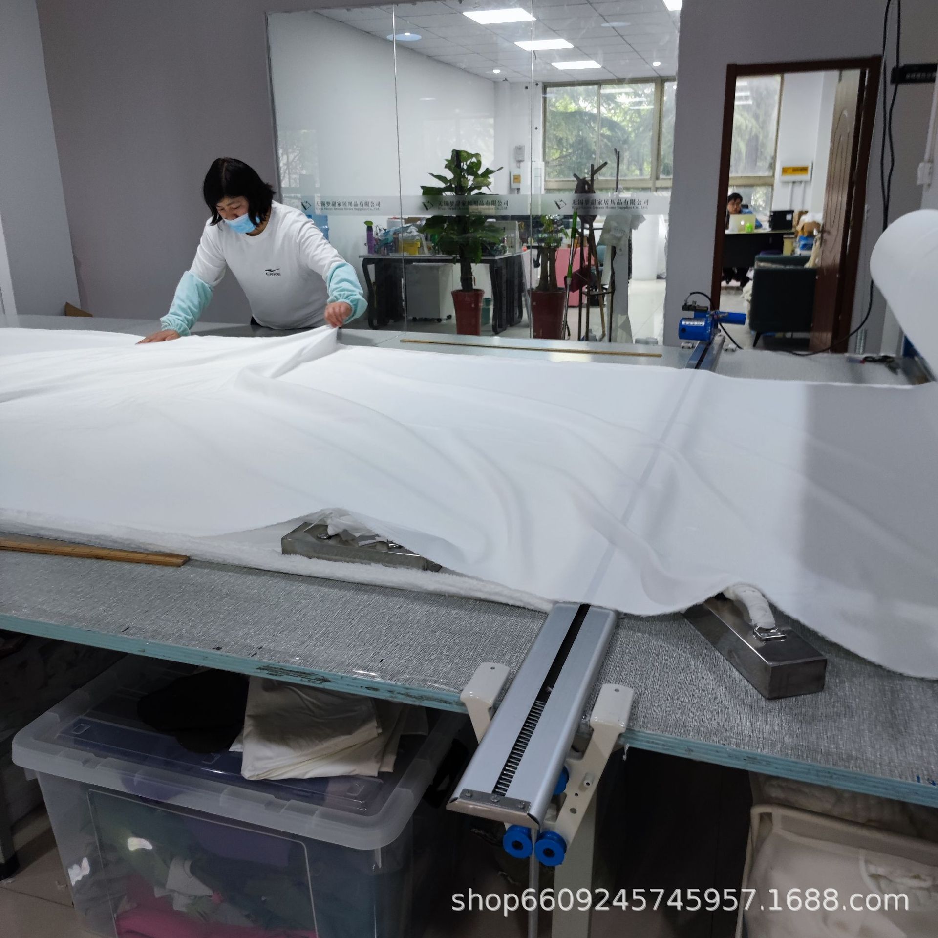 磨毛布裁剪锁边