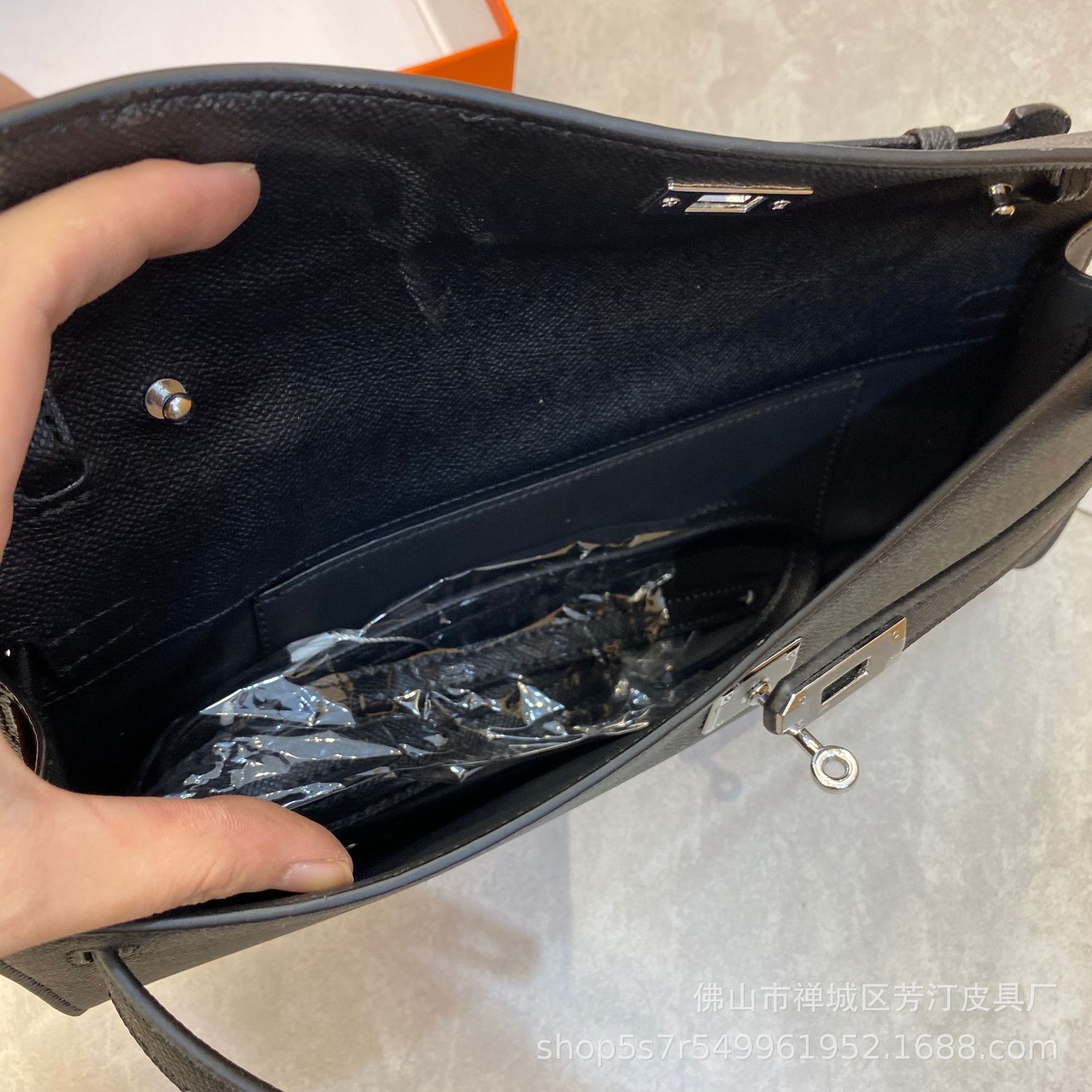 银扣凯莉钱包（盒斜挎