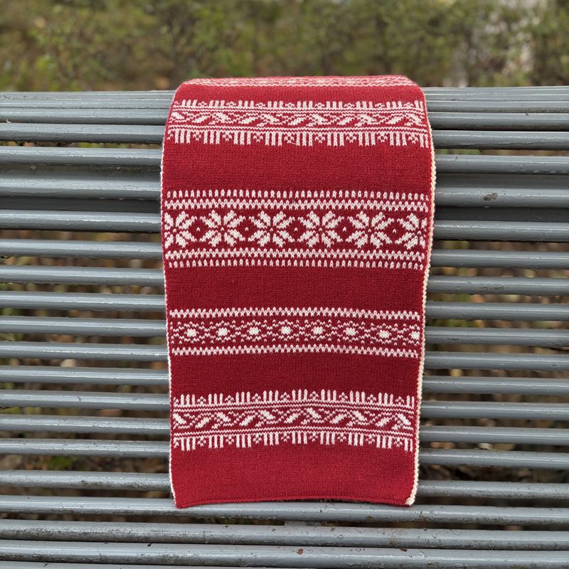 23.费尔岛双面红色（160X28CM，250g左右）