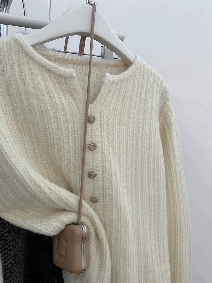 复制_秋冬v领仿羊毛针织衫女宽松显瘦内搭显瘦针.jpg?x-oss-process=image/format,png