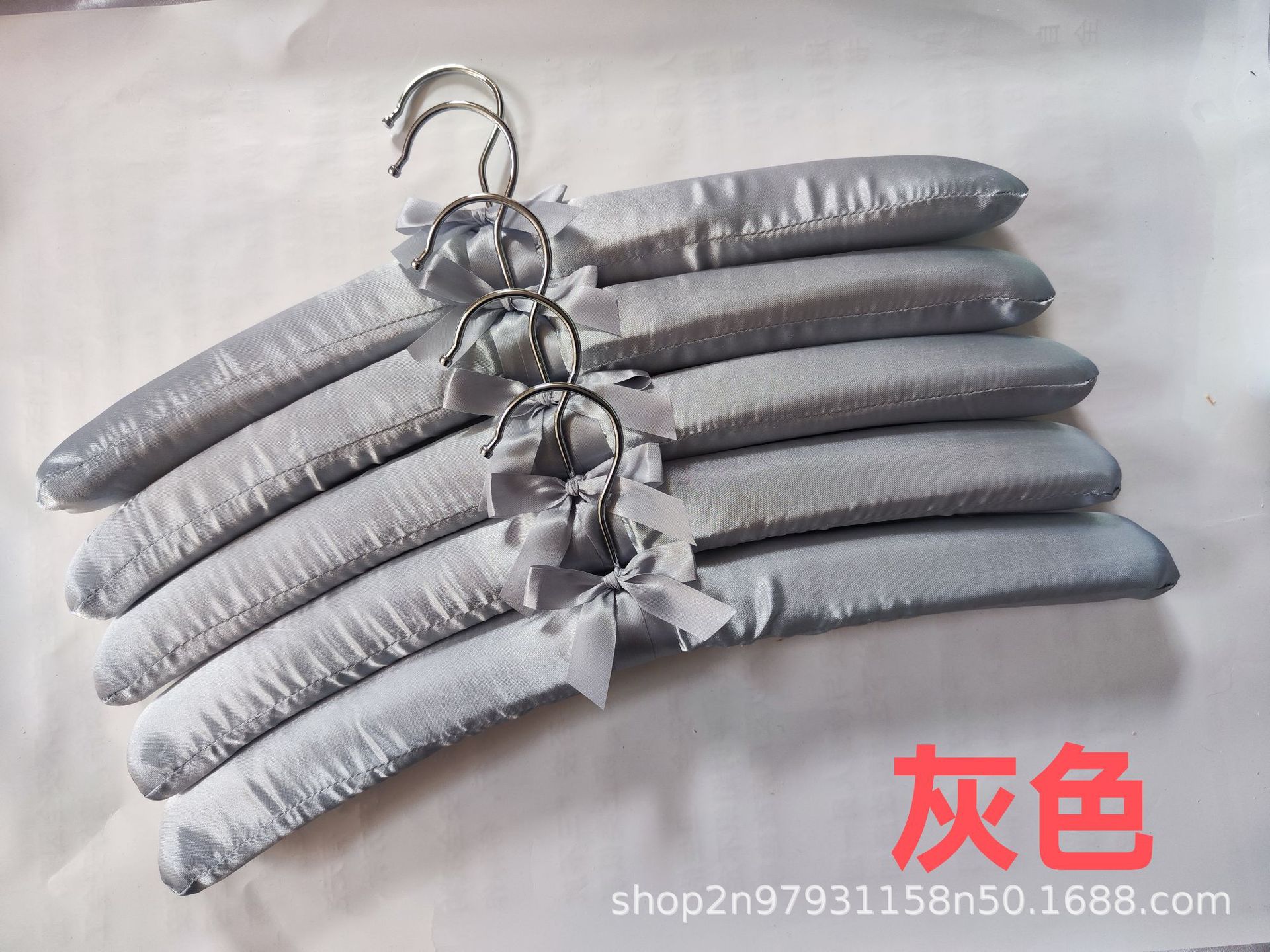 镀铬绸布衣架多种颜色