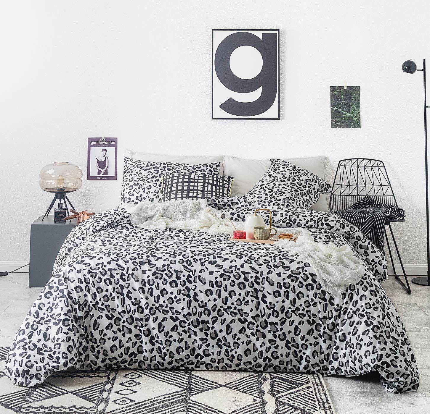 Queen White Leopard-01.jpg