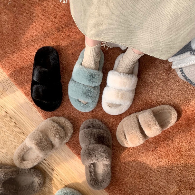 毛绒拖鞋