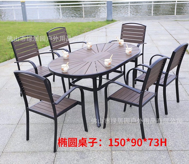 黑框咖啡色塑木桌椅