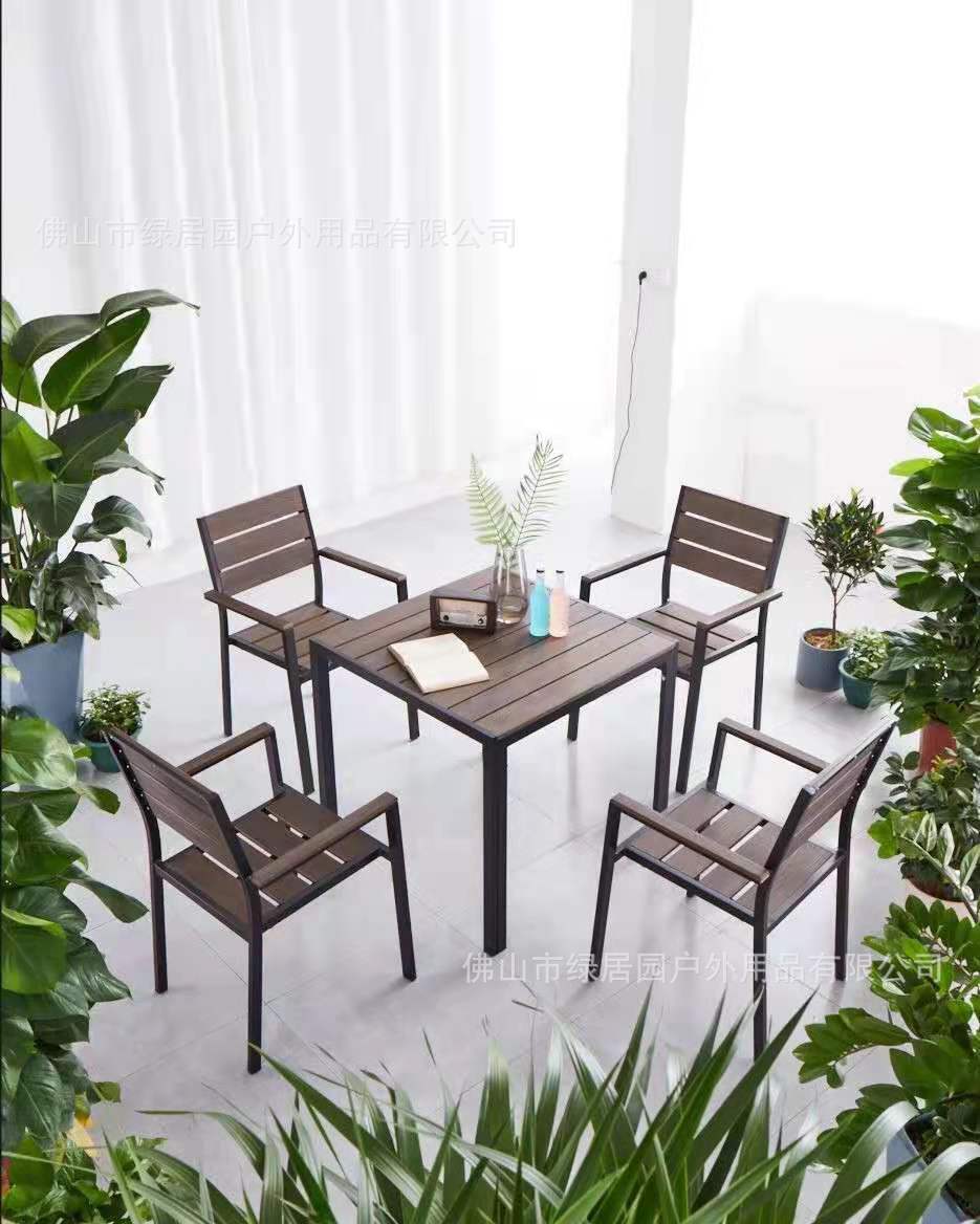 黑框咖啡色塑木桌椅