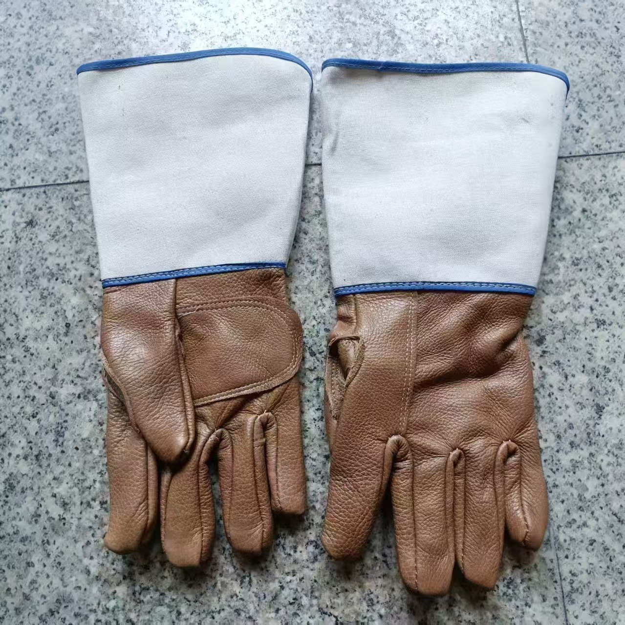 棕色长款双层电焊手套