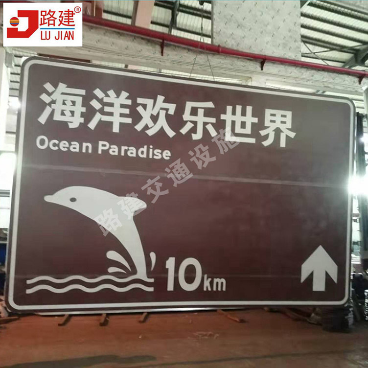 咖啡底色白色图案