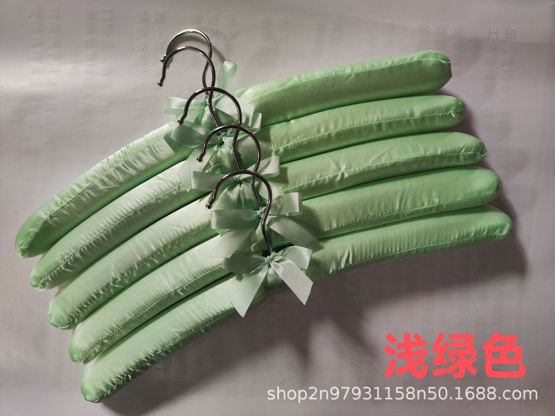 镀铬绸布衣架多种颜色