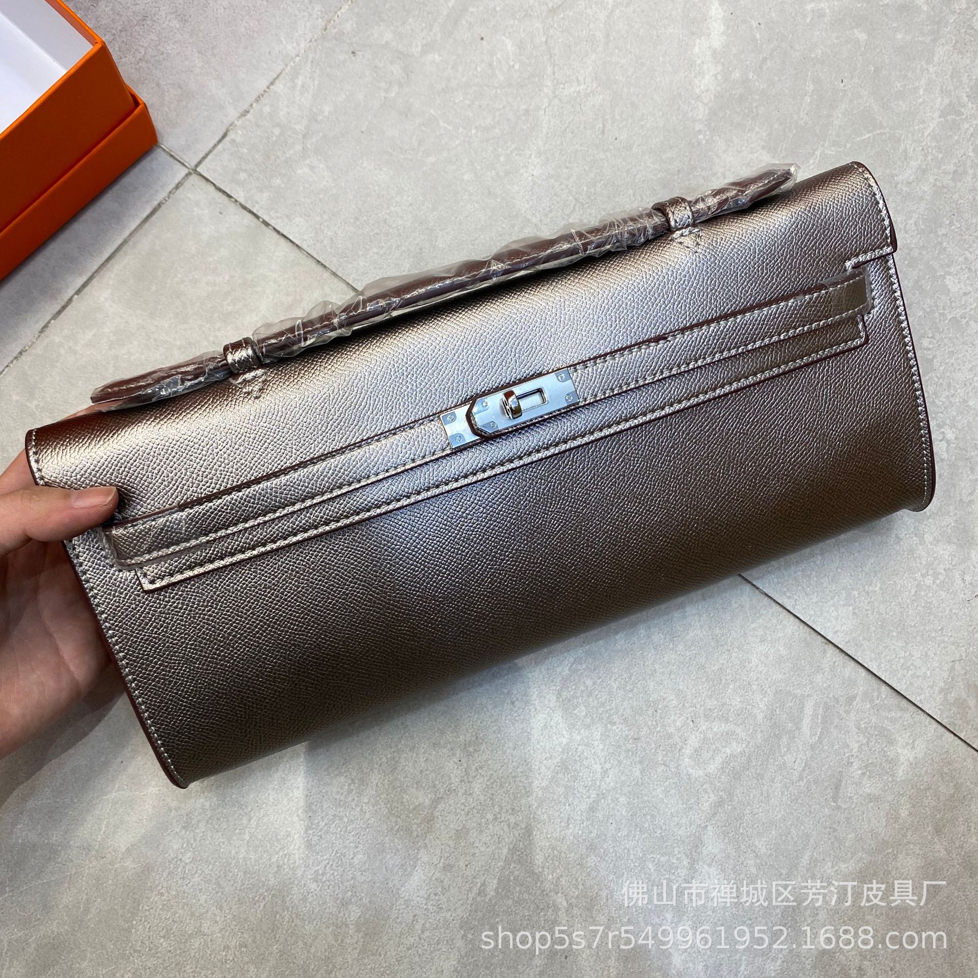 银扣凯莉钱包（盒斜挎