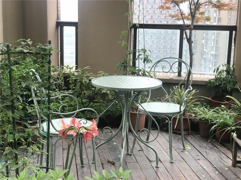 爱心图案户外桌椅