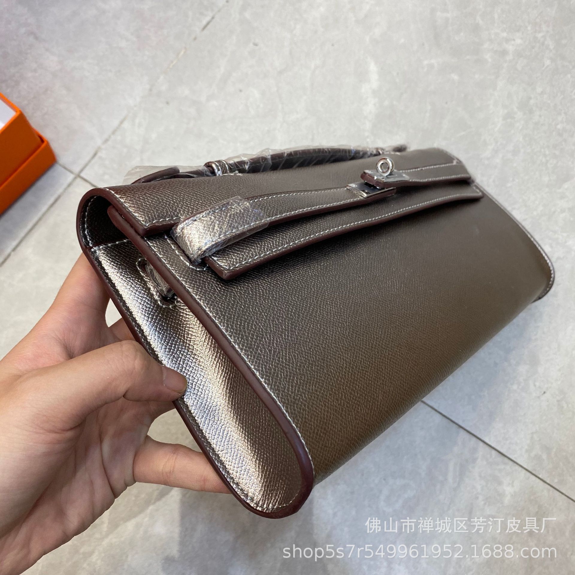 银扣凯莉钱包（盒斜挎