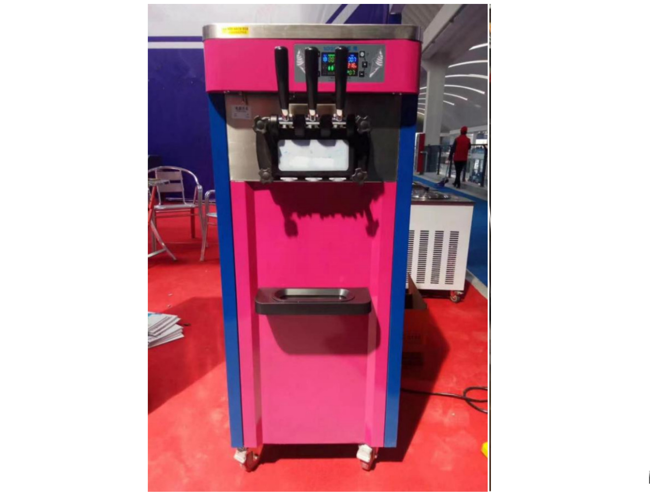 冰淇淋机兆康立式三头BQL-820 玫瑰红 触摸板1