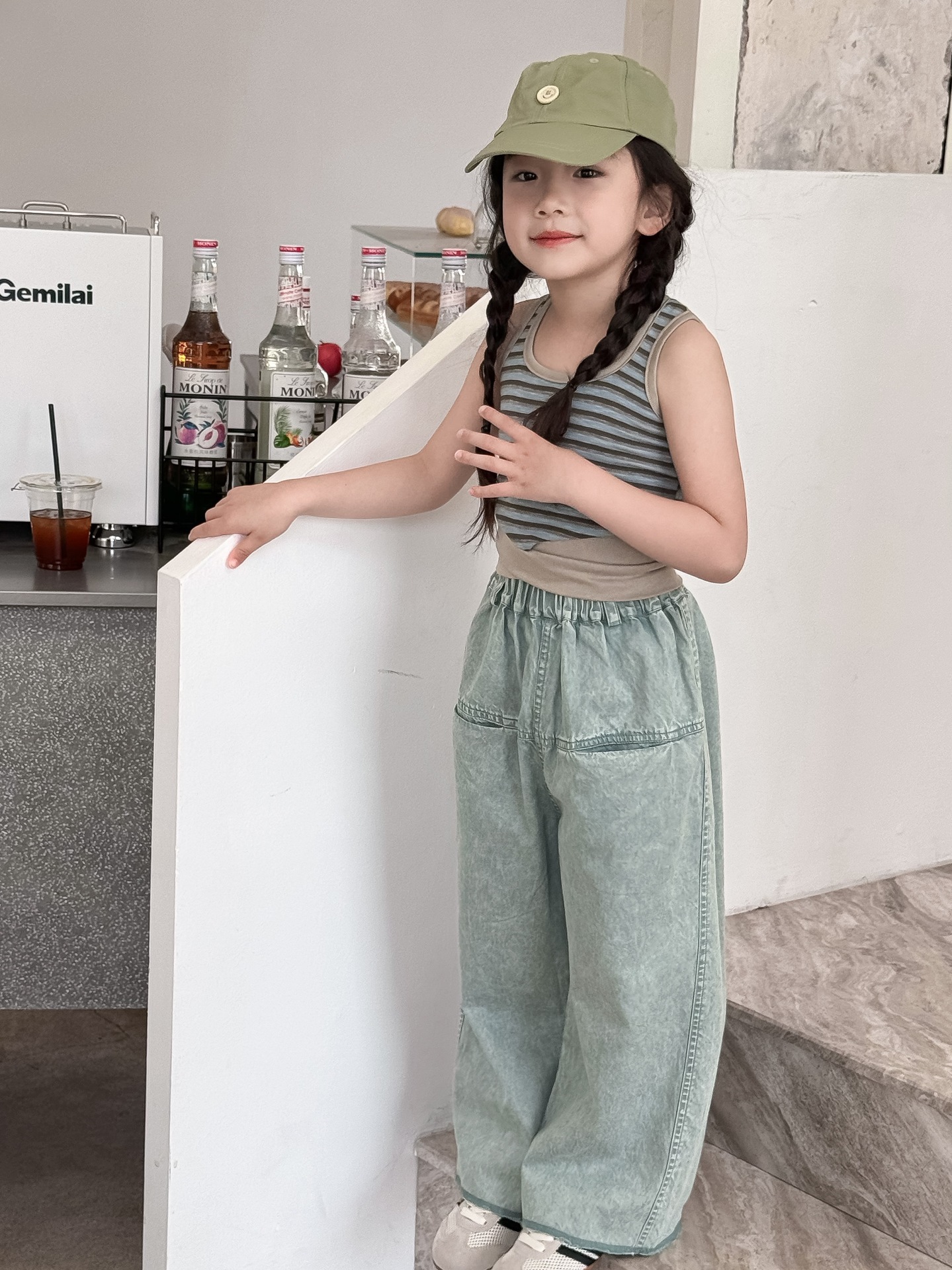 AE4C564C-B728-42A3-847C-9198F5