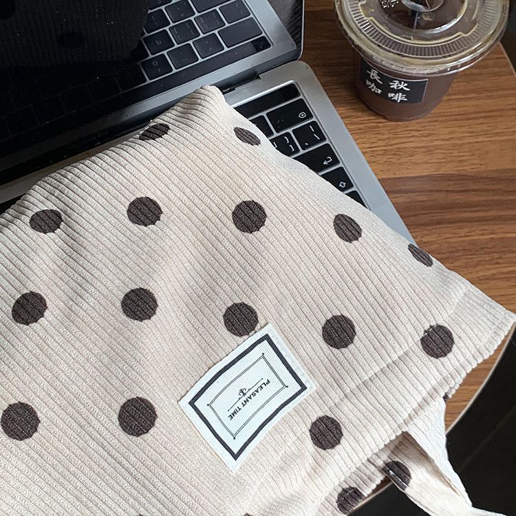 C06121CBF7584B21228FE8C562611E