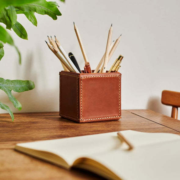 Vida-Vida-leather-pen-pot-dsk-