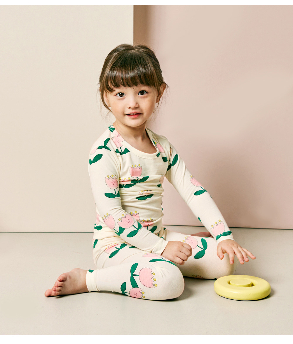 21fw_uni_60s_tulip_01_02