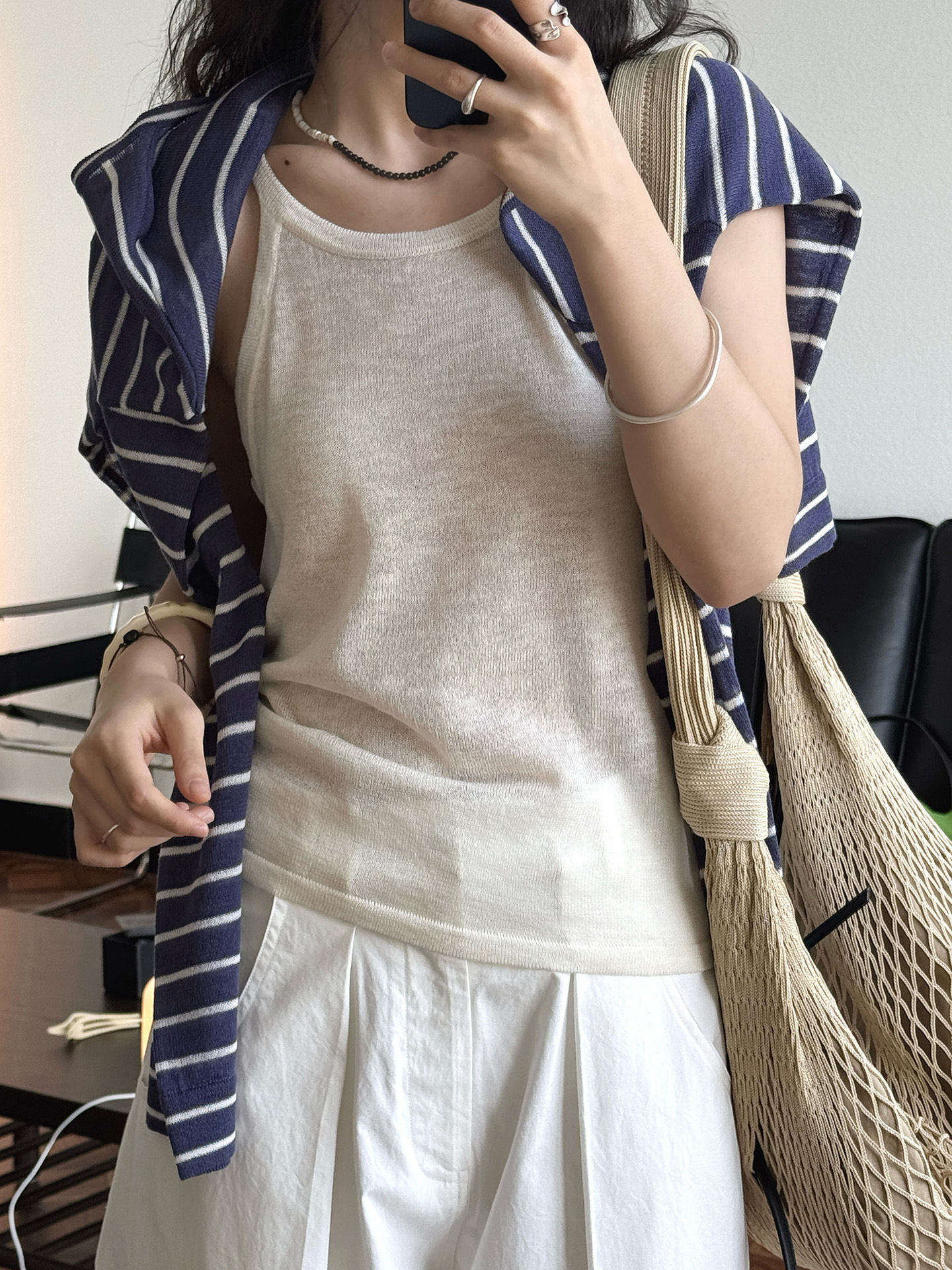 5F14A77F-81D7-4BCD-BFBA-5FD5F4