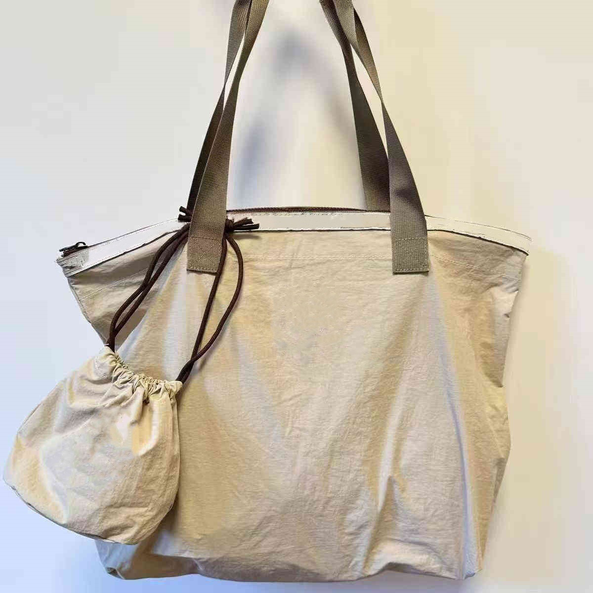 SKU-01-卡其色史努比旅行包