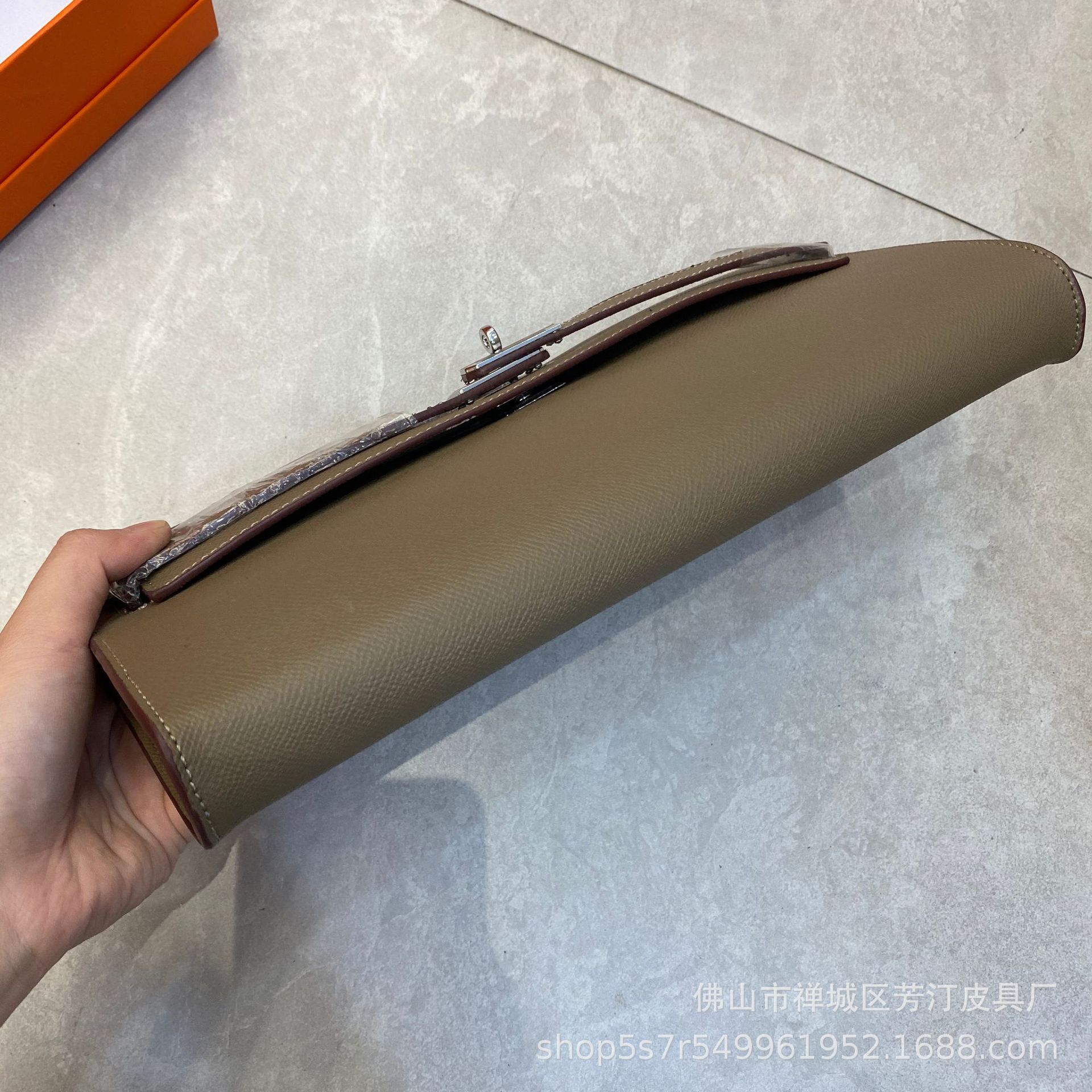 银扣凯莉钱包（盒斜挎