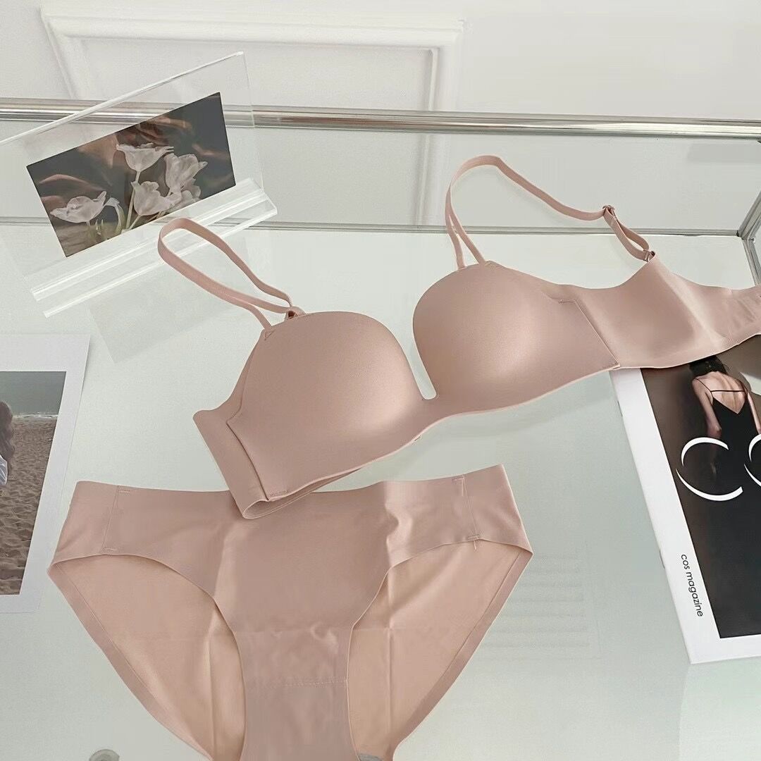 加厚显大内衣女小胸聚拢上托收副乳胸罩无钢圈防下垂平胸文胸套装