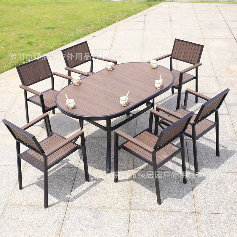 黑框咖啡色塑木桌椅