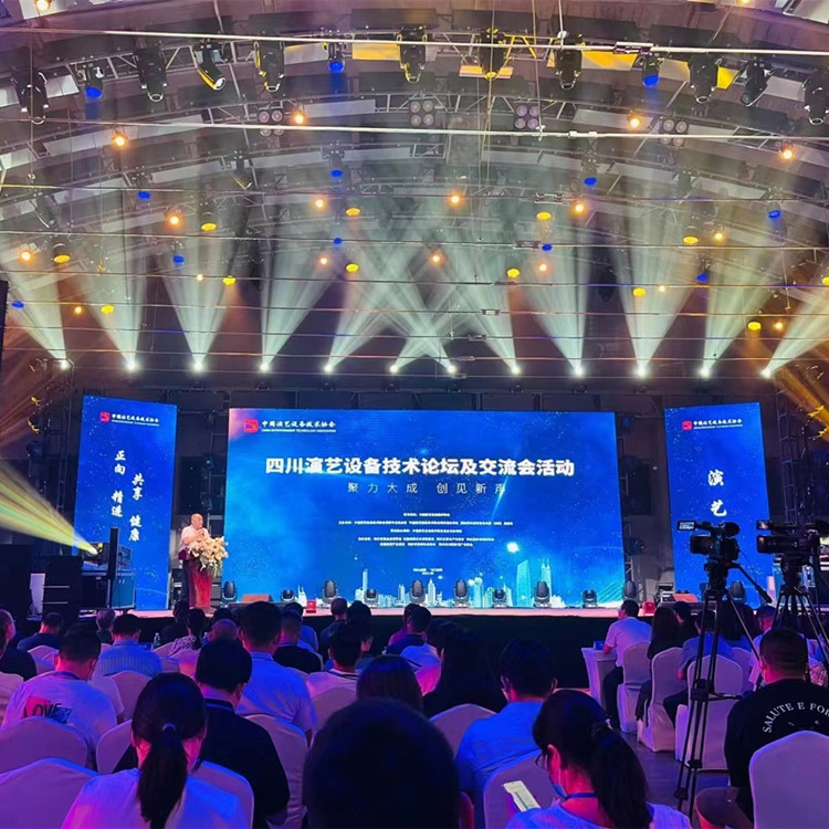 弧形租赁箱体LED显示屏5