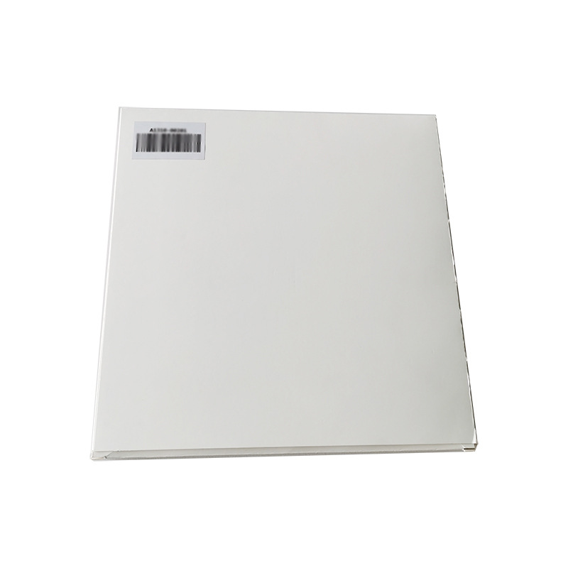 白卡纸盒加标签