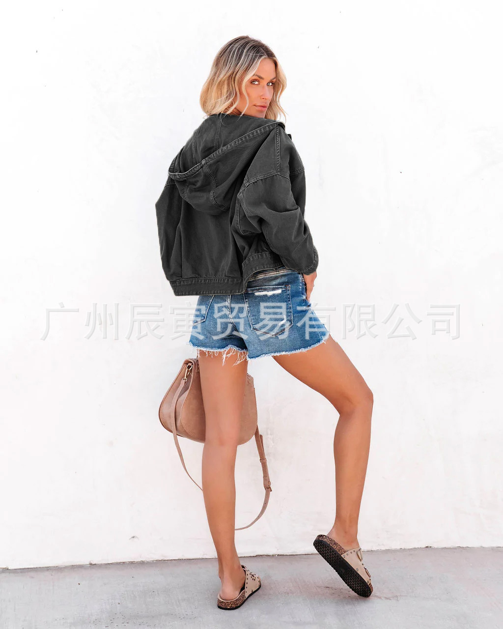 黑色3.jpg