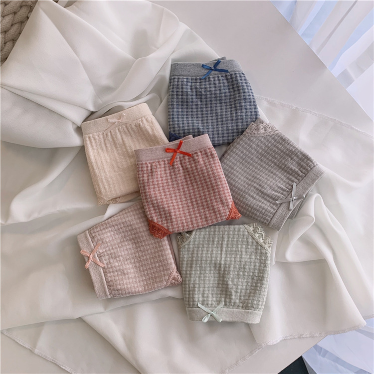 帮手描述图：日系格子少女内裤中腰无缝石墨烯纯棉裆蕾丝边提臀可