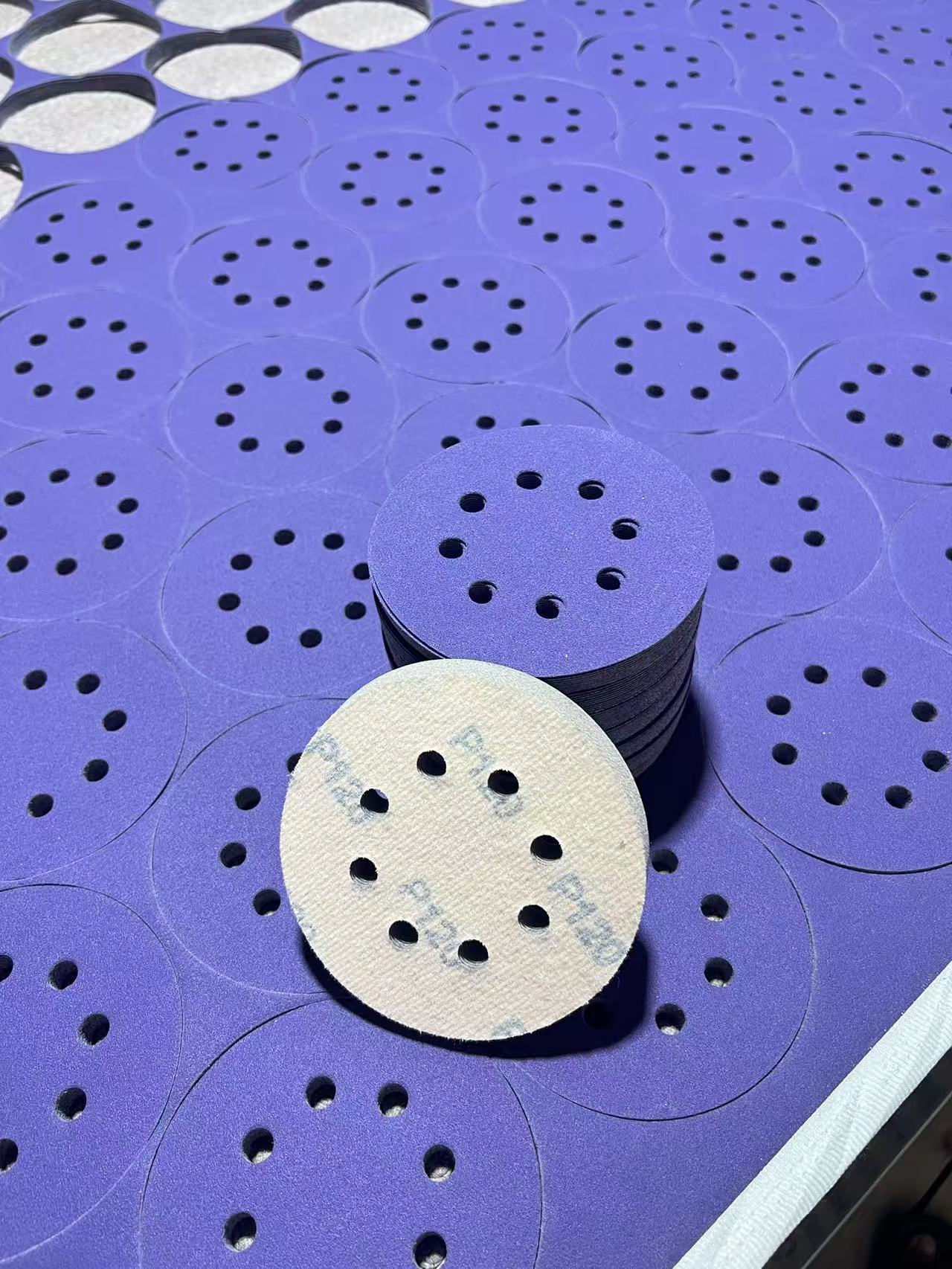 5寸8孔紫色陶瓷砂纸