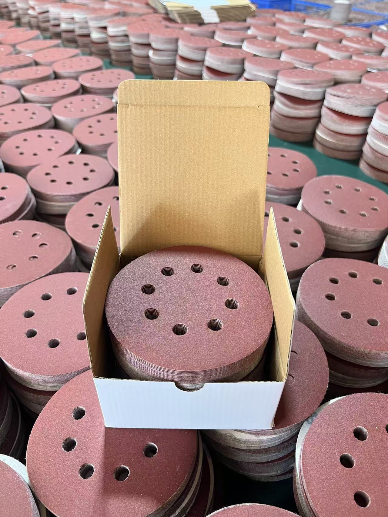 5寸8孔红砂背绒砂纸