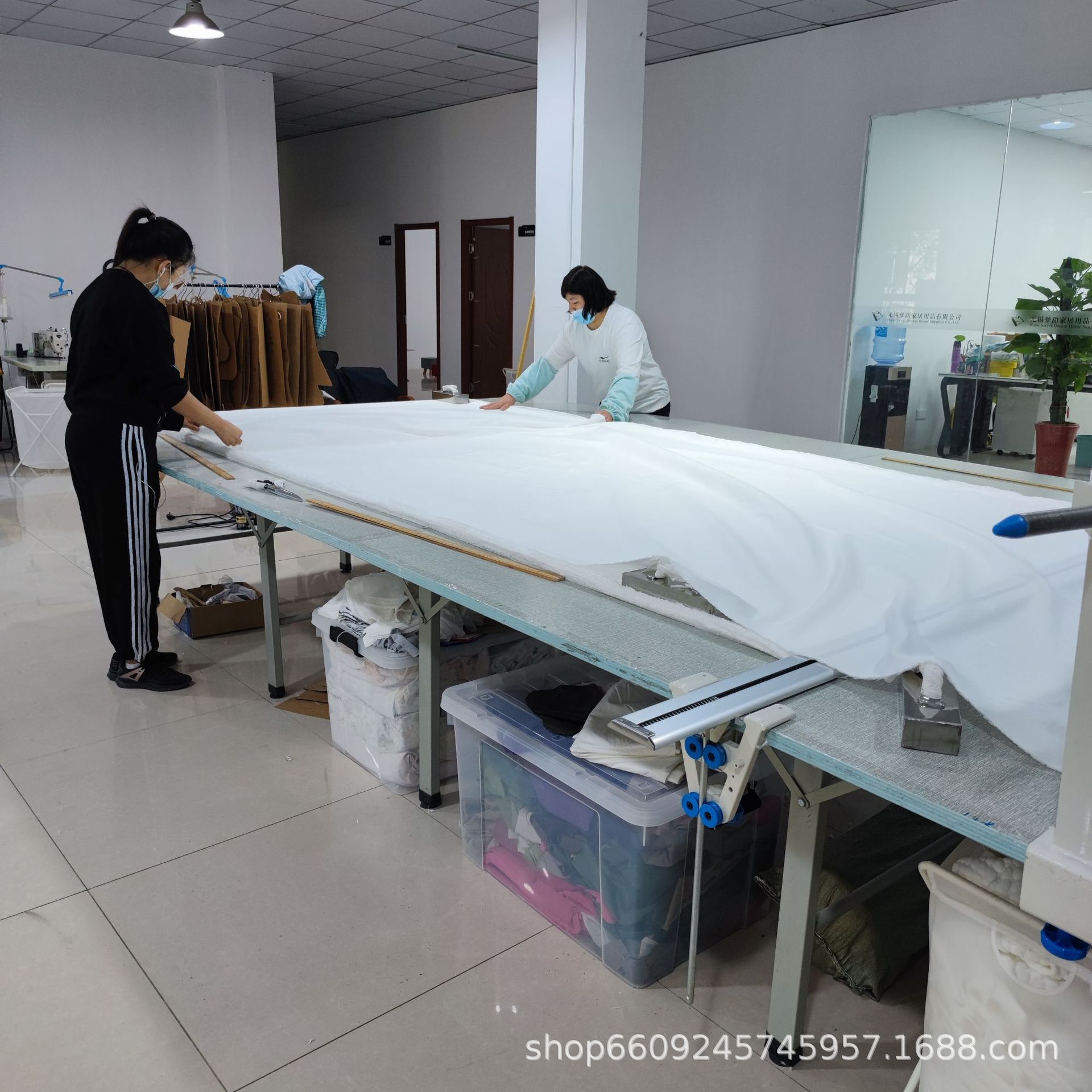 磨毛布裁剪锁边