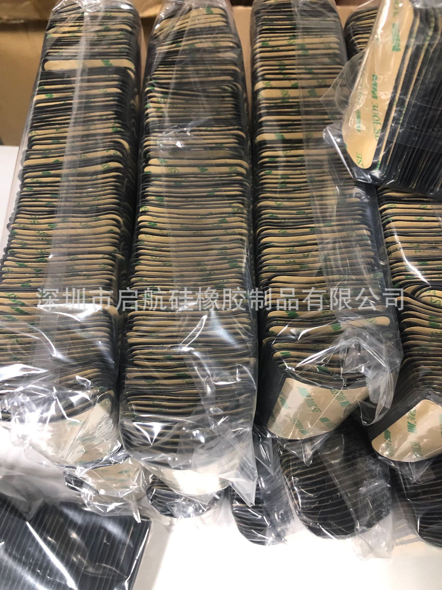 热销爆款多功能硅胶 单面粘吸盘 手机贴方形28粒吸