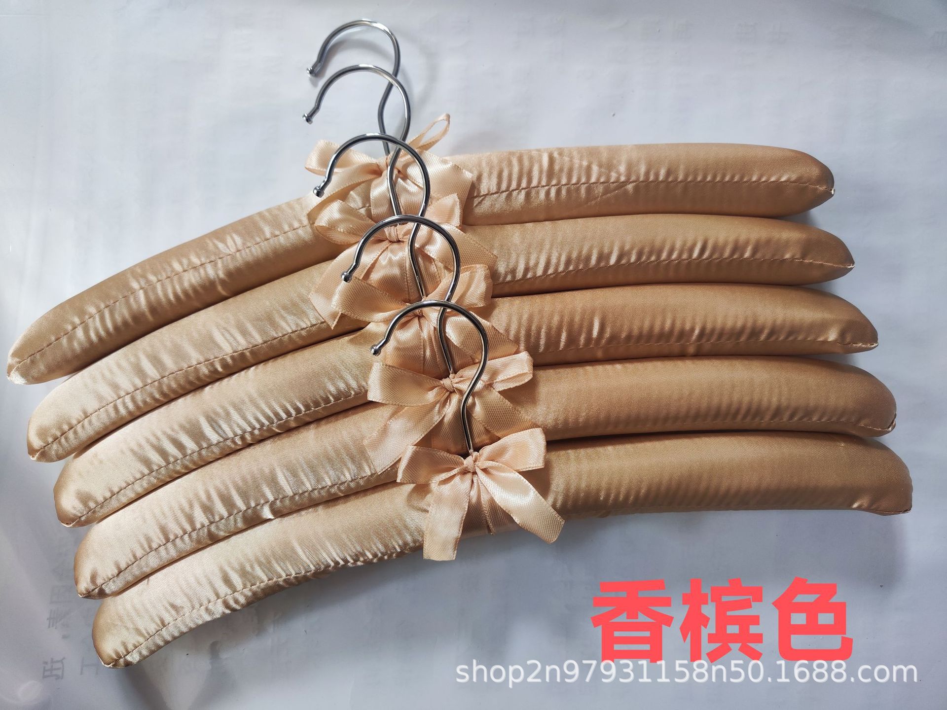 镀铬绸布衣架多种颜色