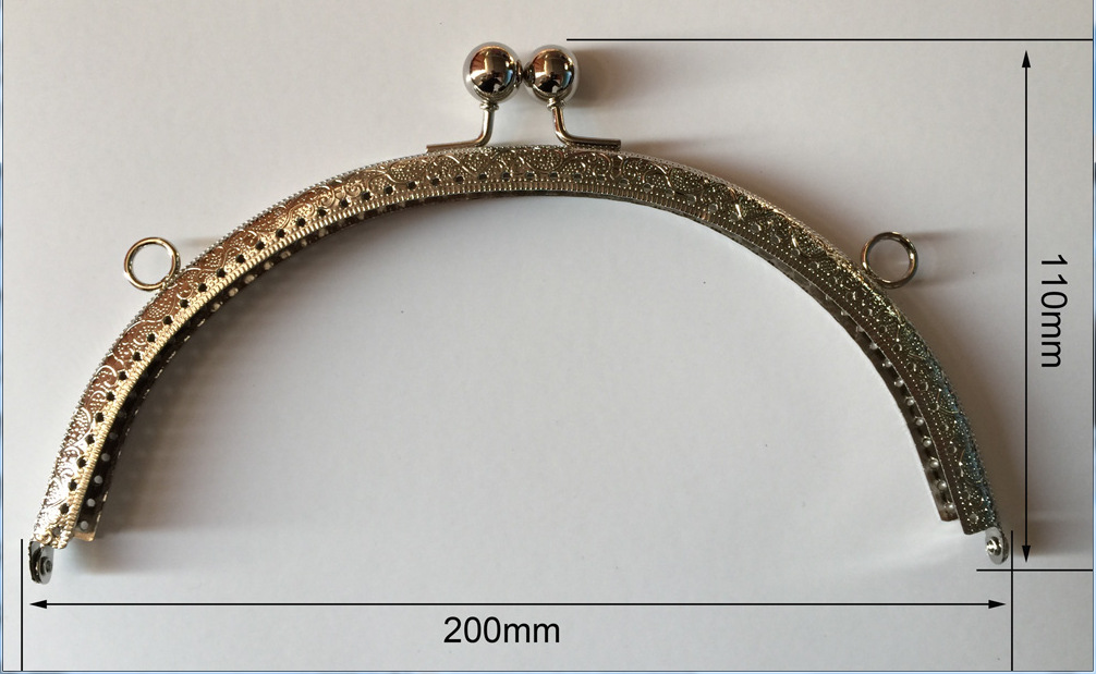 No en stock: 20CM semicircular estampado cabeza de bola de hierro orejas oro al por mayor