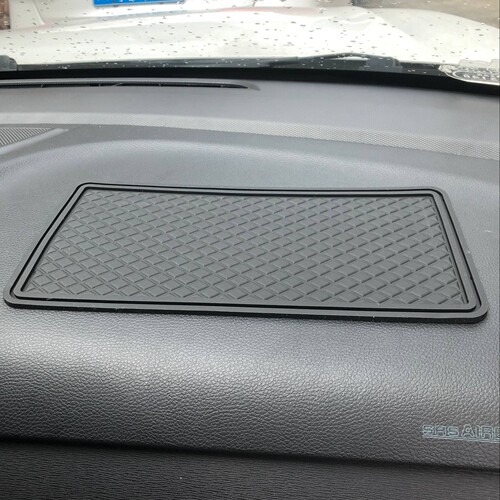 Car anti-slip mats, anti-slip mats for mobile phones in the car, ornaments, anti-slip mats, factory direct selling anti-slip mats, wholesale