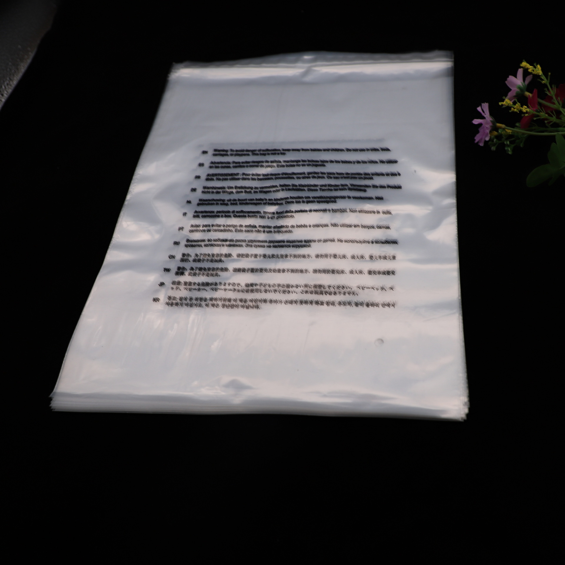 现货直发外贸服装透明PE自粘封口印刷警告语包装袋订出口帽子内袋